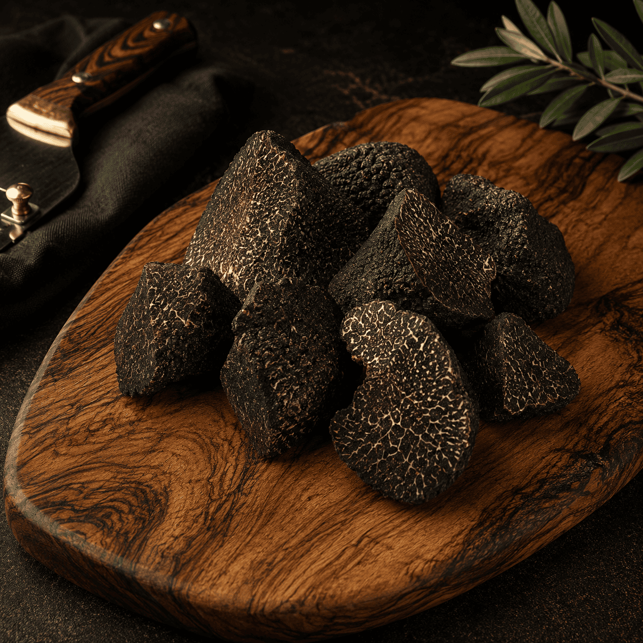 Truffes noires fraîches morceaux Tuber Melanosporum origine Australie ou Chili ou Argentine